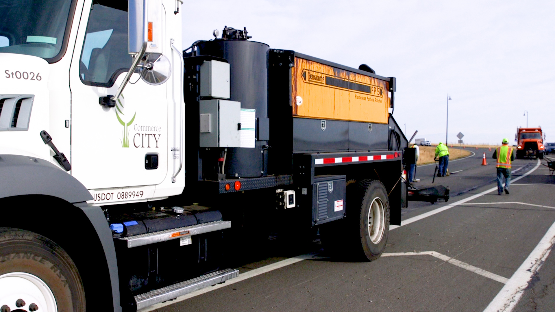 Asphalt patch truck